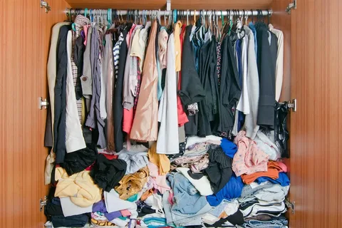 Как почистить шкаф от не нужных вещей?